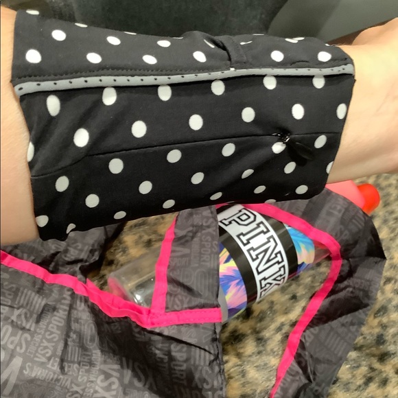 30oz THERMOS BY PINK, WRISTBAND AND REUSABLE BAG - Picture 4 of 9